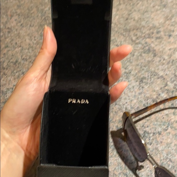Authentic Prada sunglasses - Picture 4 of 5
